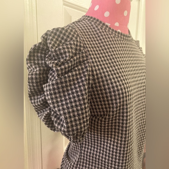 Houndstooth Puffy Sleeve Top - Picture 5 of 5